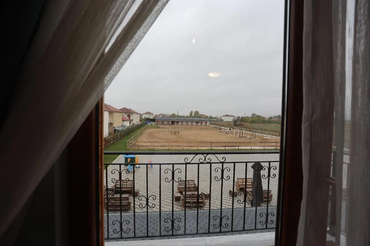 Hotel House Of Horses Shtepia E Kuajve Korce