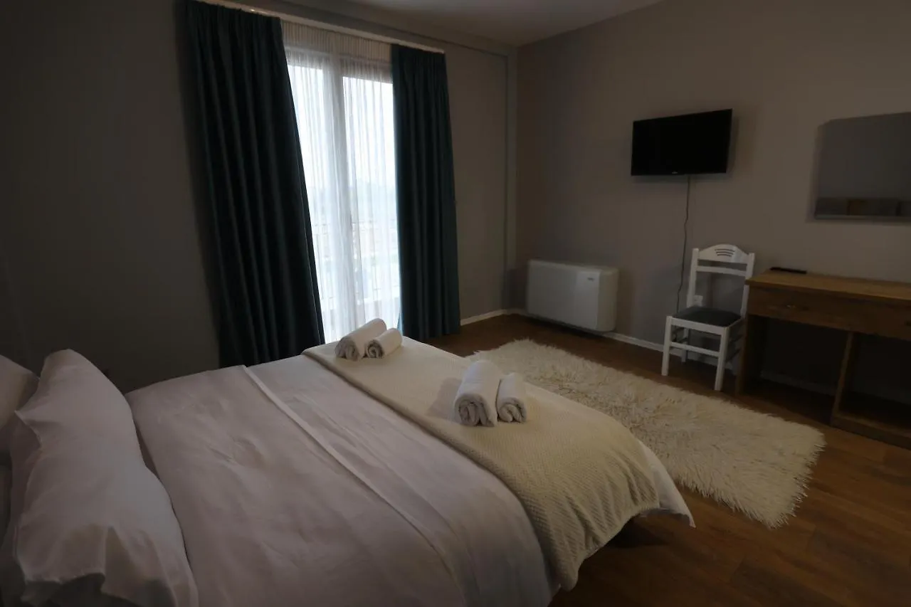 Hotel House Of Horses Shtepia E Kuajve Korce