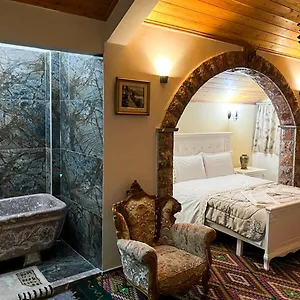 Villa Parku Rinia, Korce